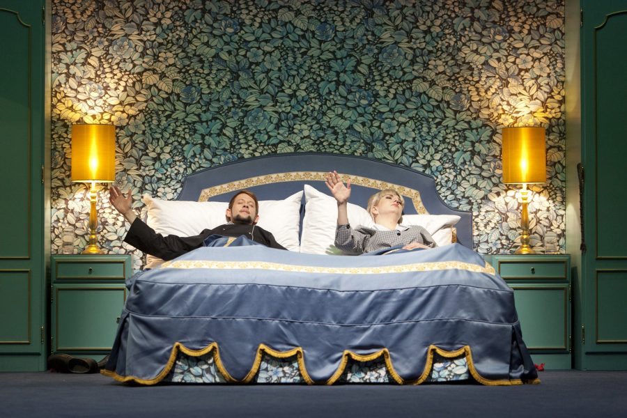 King size: humor germano y autoconciencia teatral