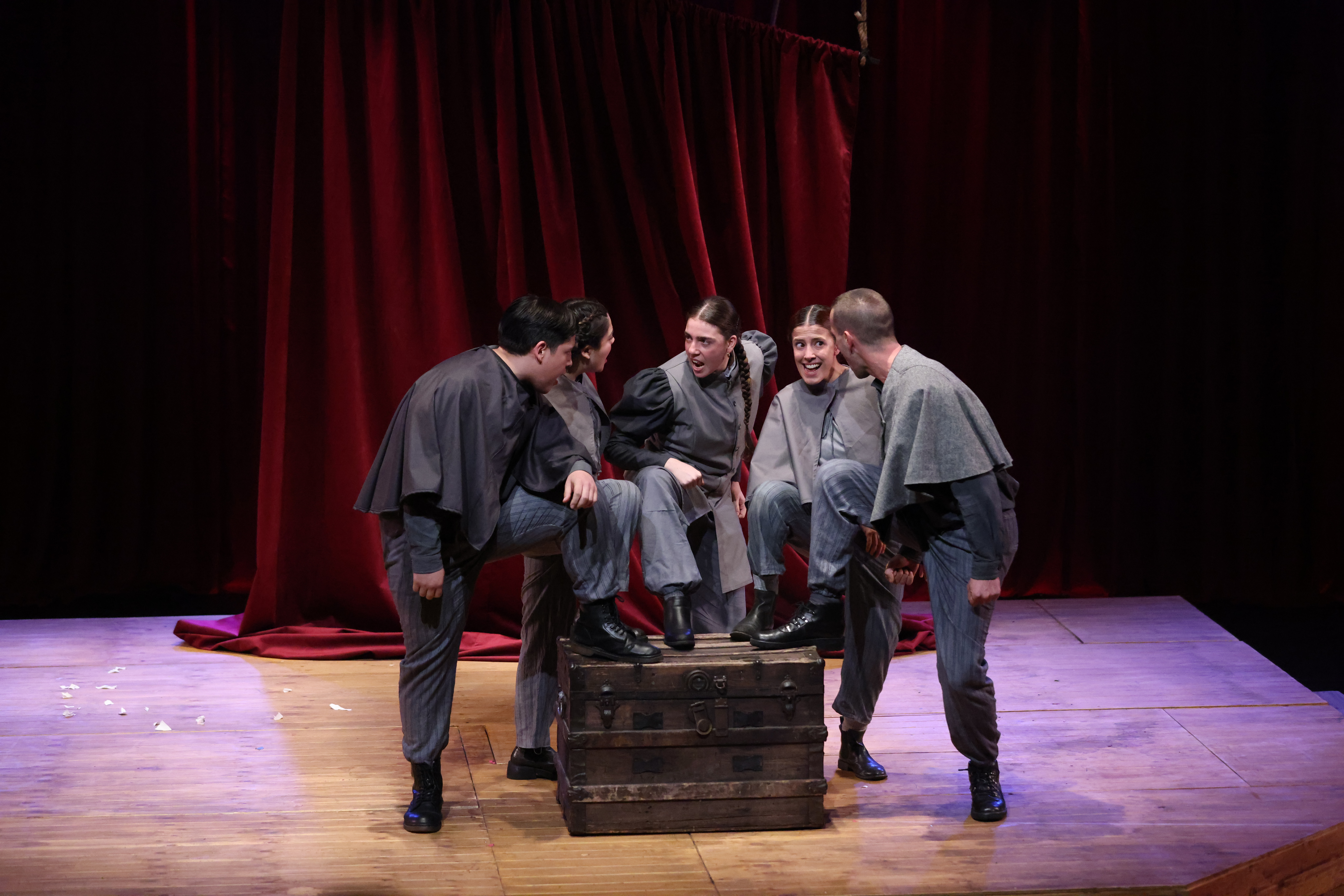Hamlet-Multitud: Los rostros de una tragedia colectiva