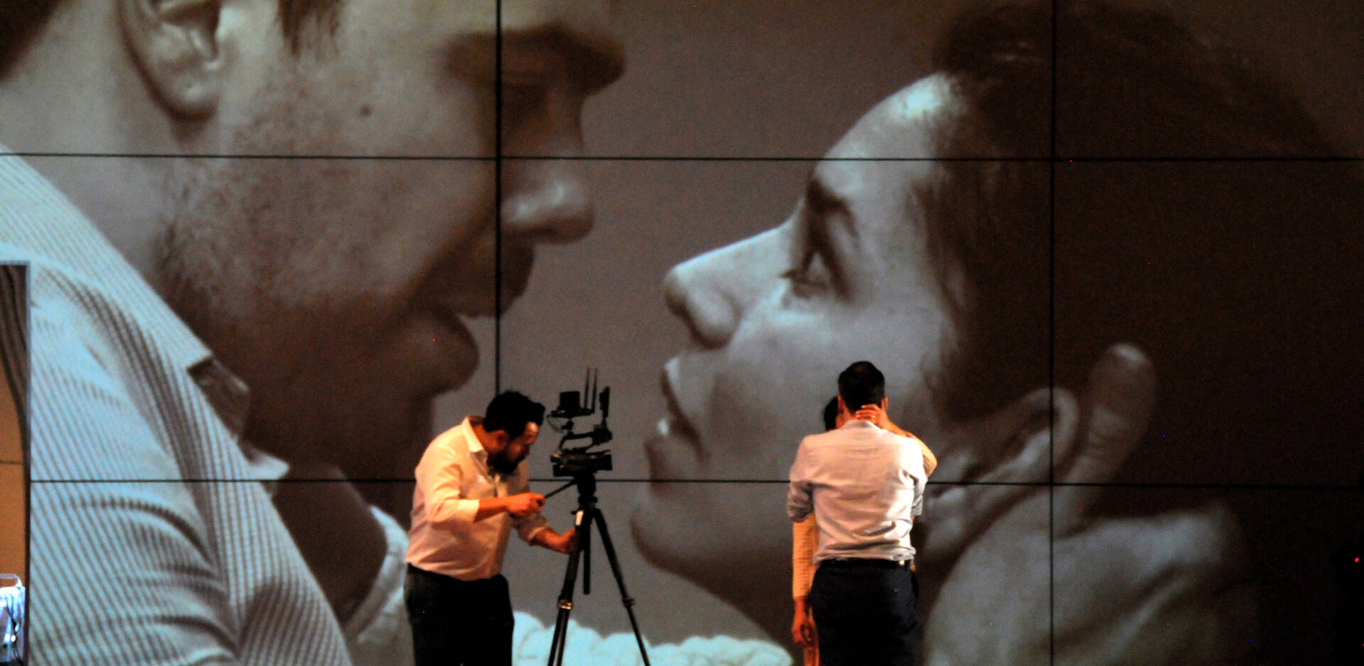 Casa de muñecas o el live cinema theater en el teatro chileno